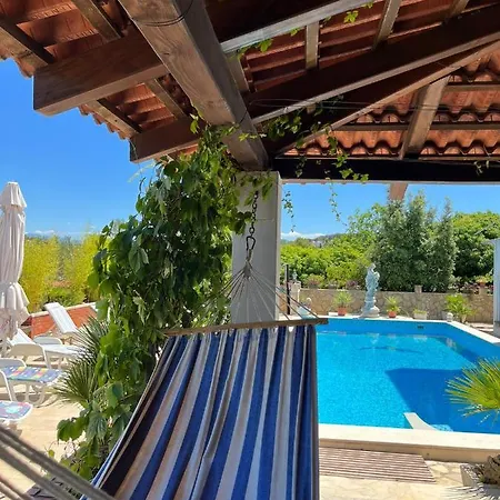 Gorana With Swimming Pool